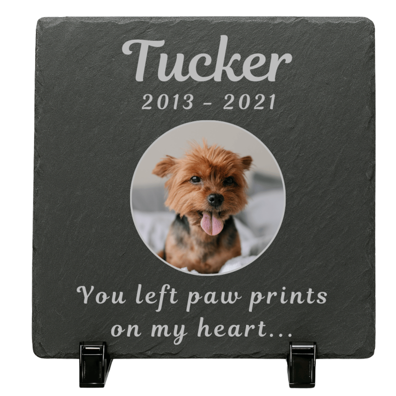Pierre commémorative chien carrée personnalisée – Plaque souvenir en ardoise chien avec photo, nom gravé, dates & message